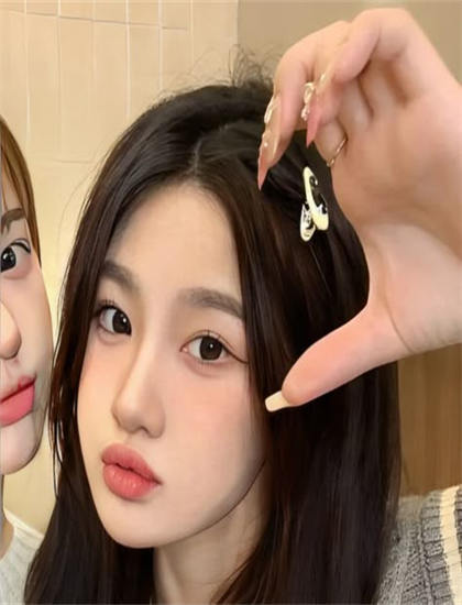 文化分析：《燃烧的香蕉树》中的文化身份与自我认同的探索 认识艺术的文化教育功能